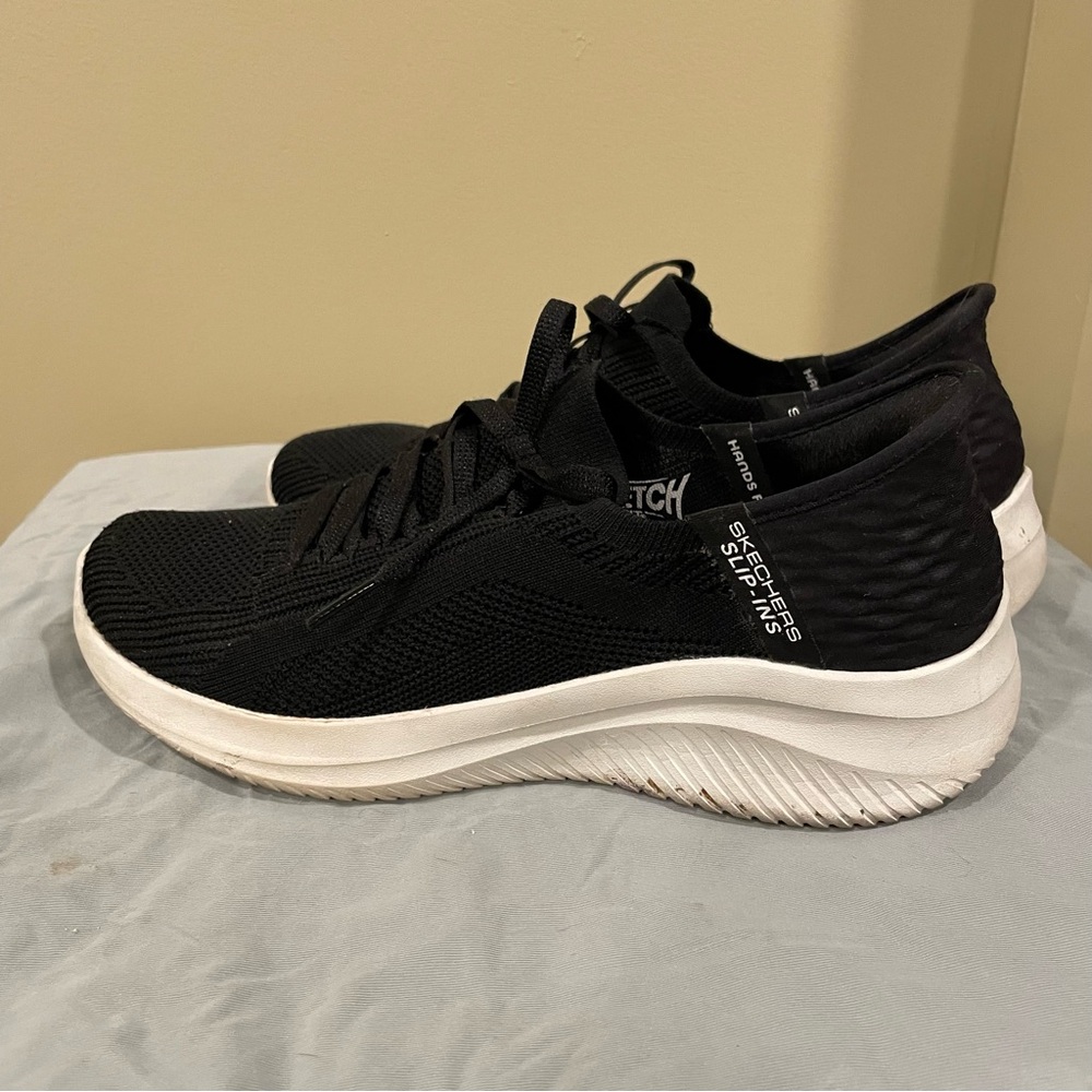 Skechers Women's Slip-Ins Ultra Flex 3.0 black 8 running shoe sneaker